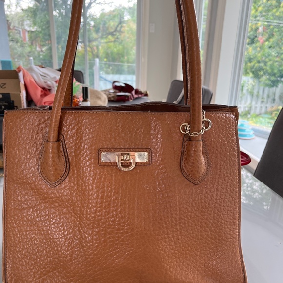 DKNY shoulder purse tan imitation crocodile prints monogram inside - Picture 1 of 7